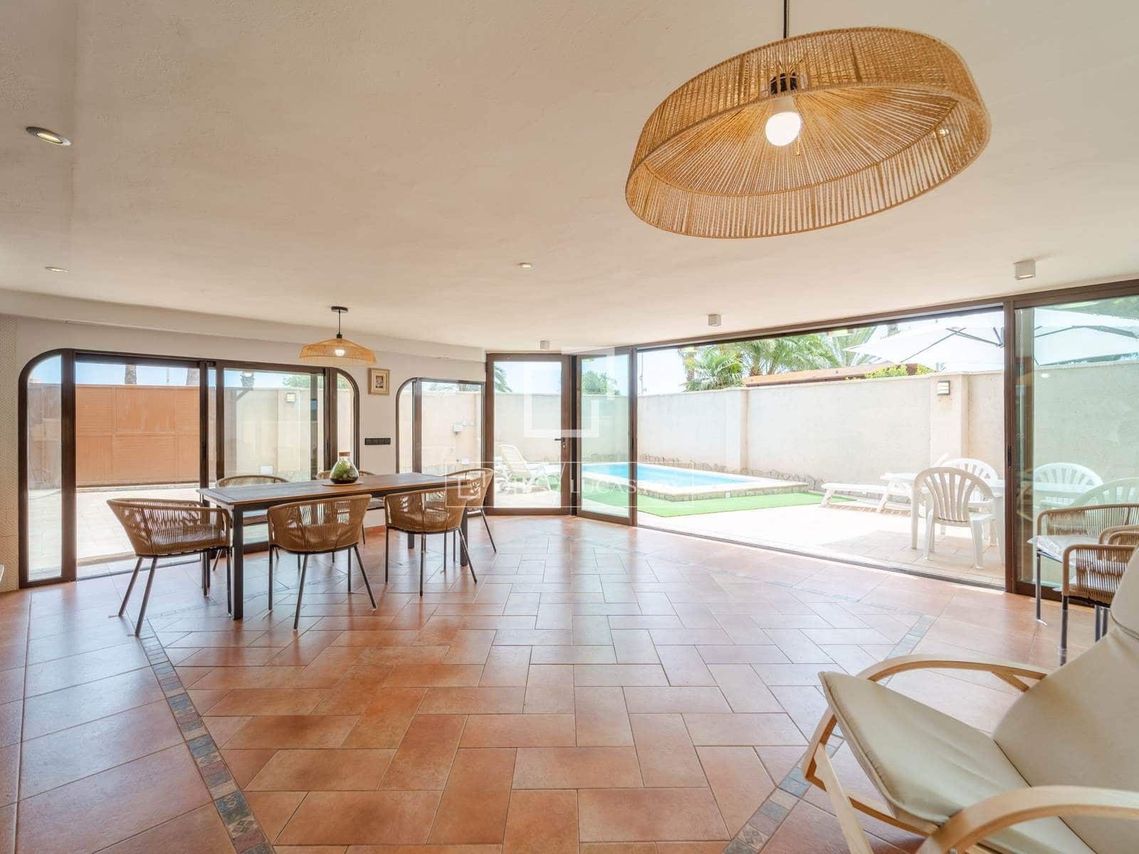 4 bedroom Villa for rent in La Pobla de Farnals with pool garage - € 3,950 (Ref: 10007882)