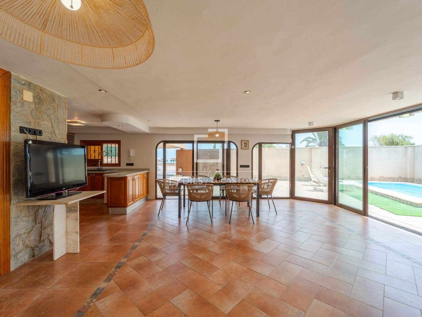 4 bedroom Villa for rent in La Pobla de Farnals with pool garage - € 3,950 (Ref: 10007882)