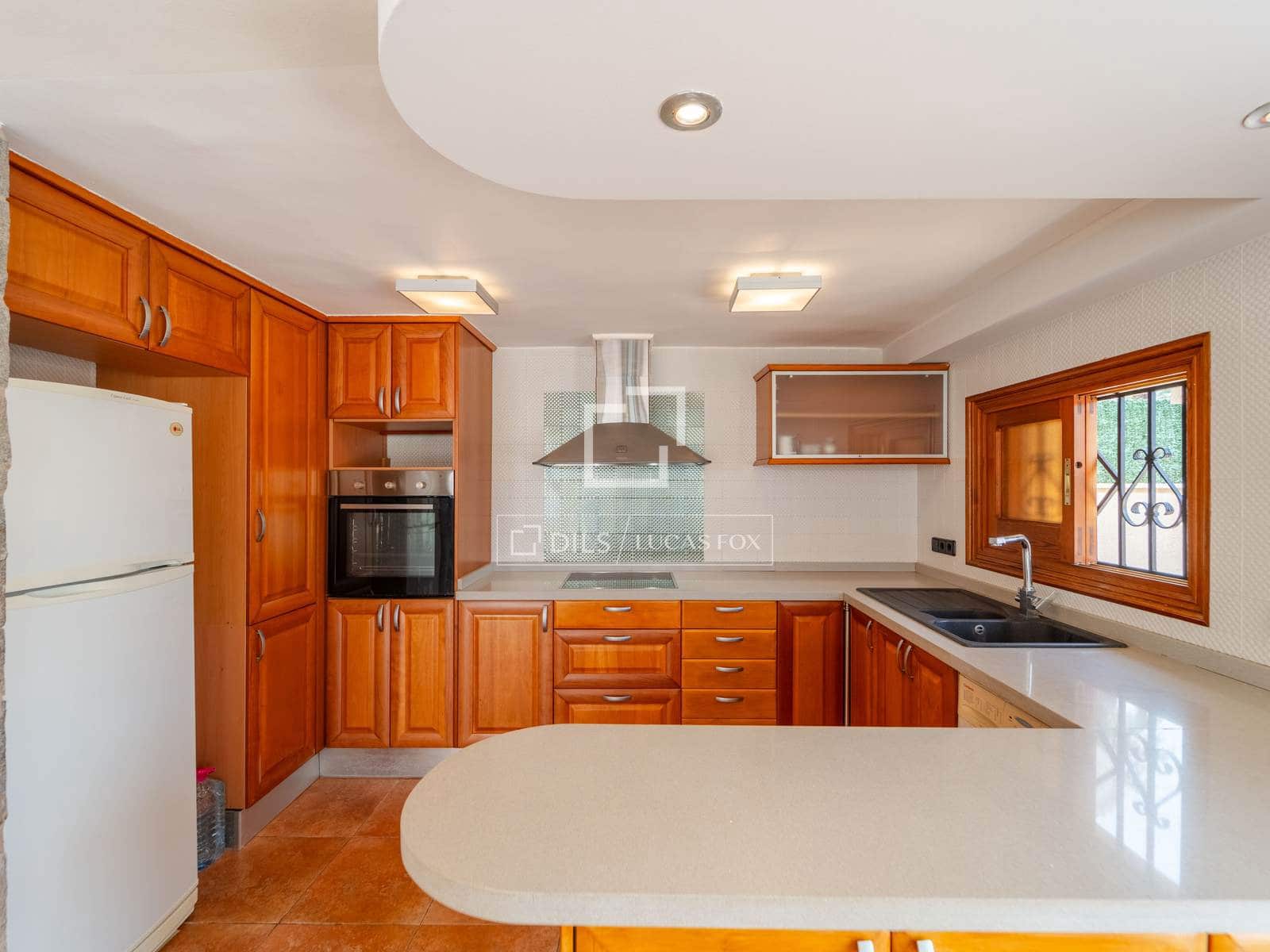 4 bedroom Villa for rent in La Pobla de Farnals with pool garage - € 3,950 (Ref: 10007882)