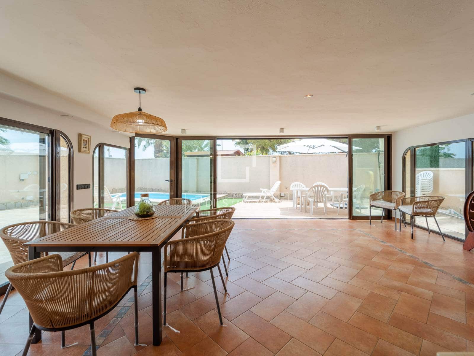 4 bedroom Villa for rent in La Pobla de Farnals with pool garage - € 3,950 (Ref: 10007882)