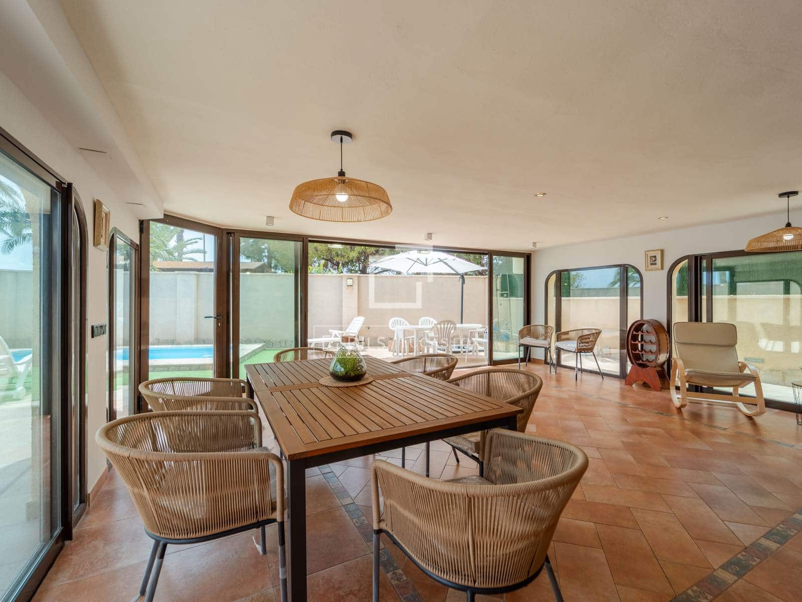 4 bedroom Villa for rent in La Pobla de Farnals with pool garage - € 3,950 (Ref: 10007882)