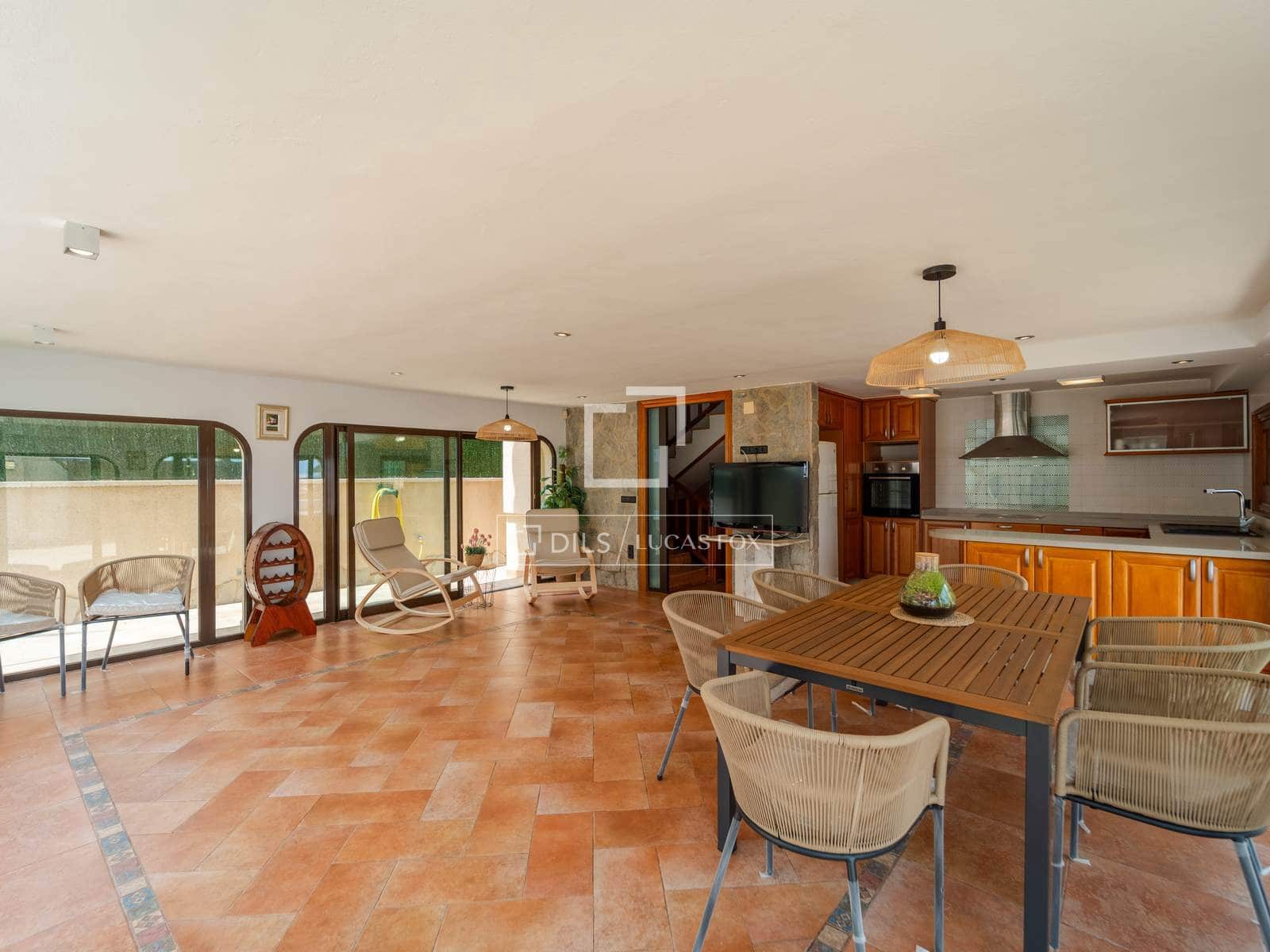4 bedroom Villa for rent in La Pobla de Farnals with pool garage - € 3,950 (Ref: 10007882)