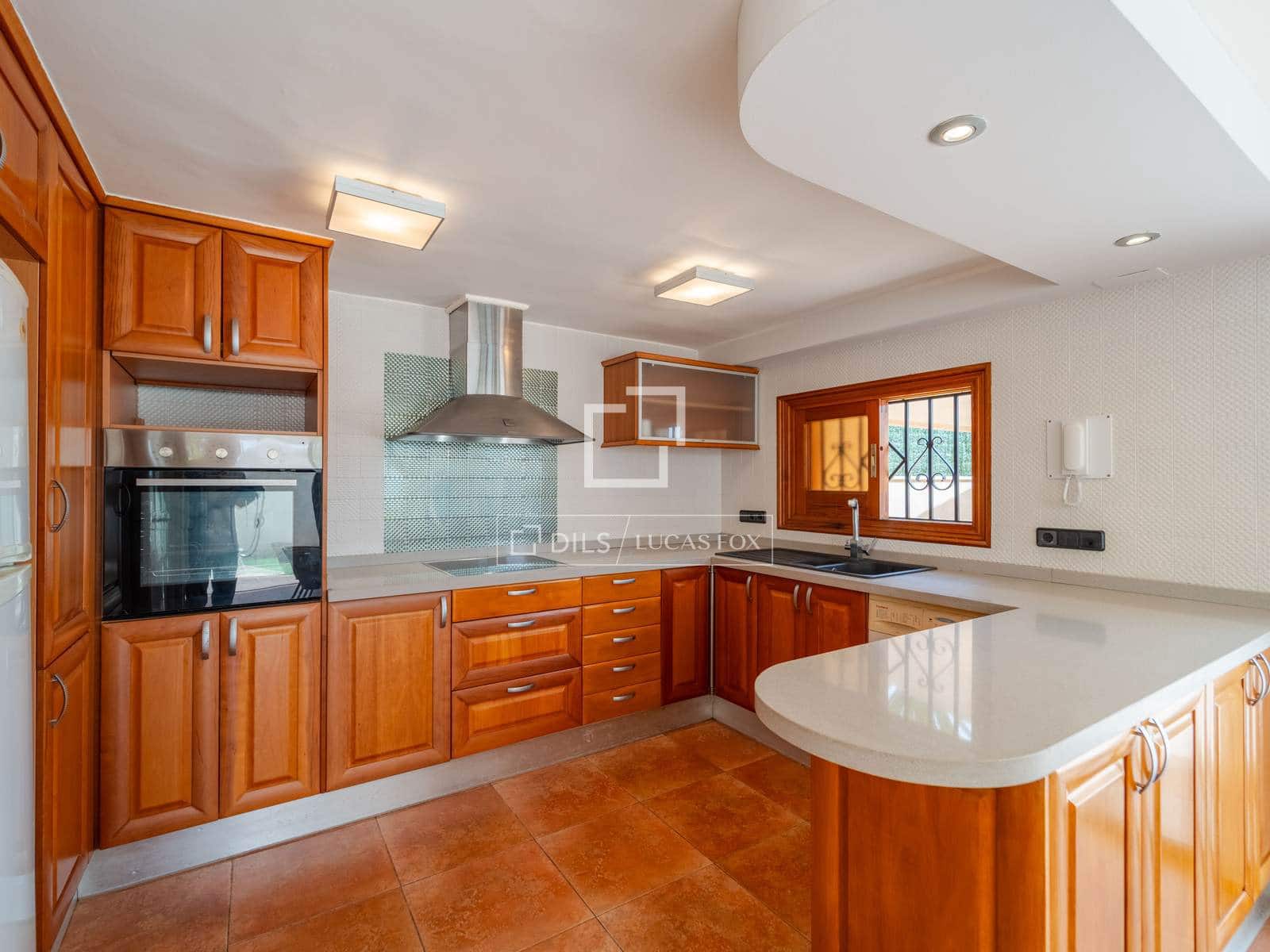 4 bedroom Villa for rent in La Pobla de Farnals with pool garage - € 3,950 (Ref: 10007882)