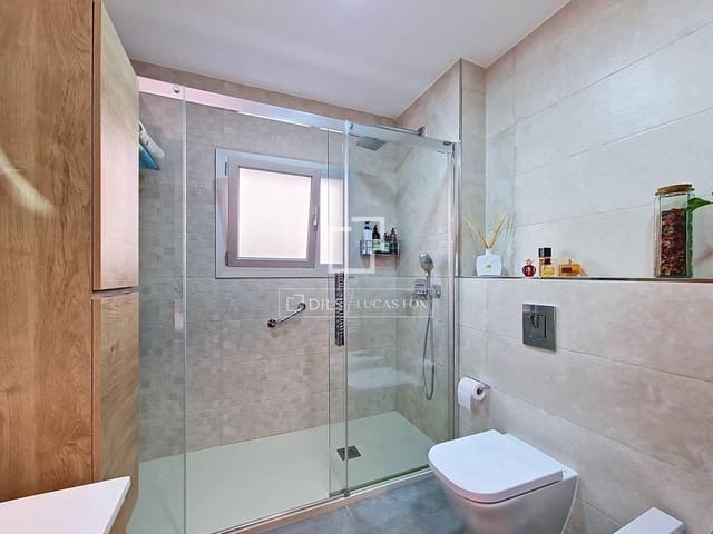 5 slaapkamer Villa te koop in Vilanova i la Geltrú met zwembad garage - € 890.000 (Ref: 10008004)