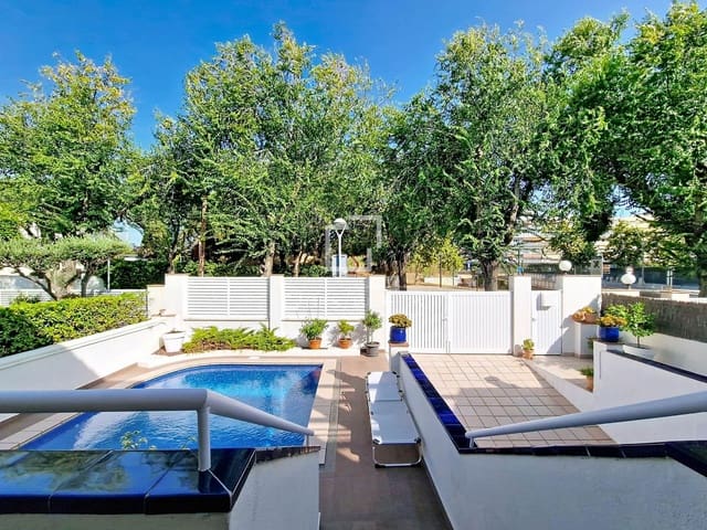 5 slaapkamer Villa te koop in Vilanova i la Geltrú met zwembad garage - € 890.000 (Ref: 10008004)