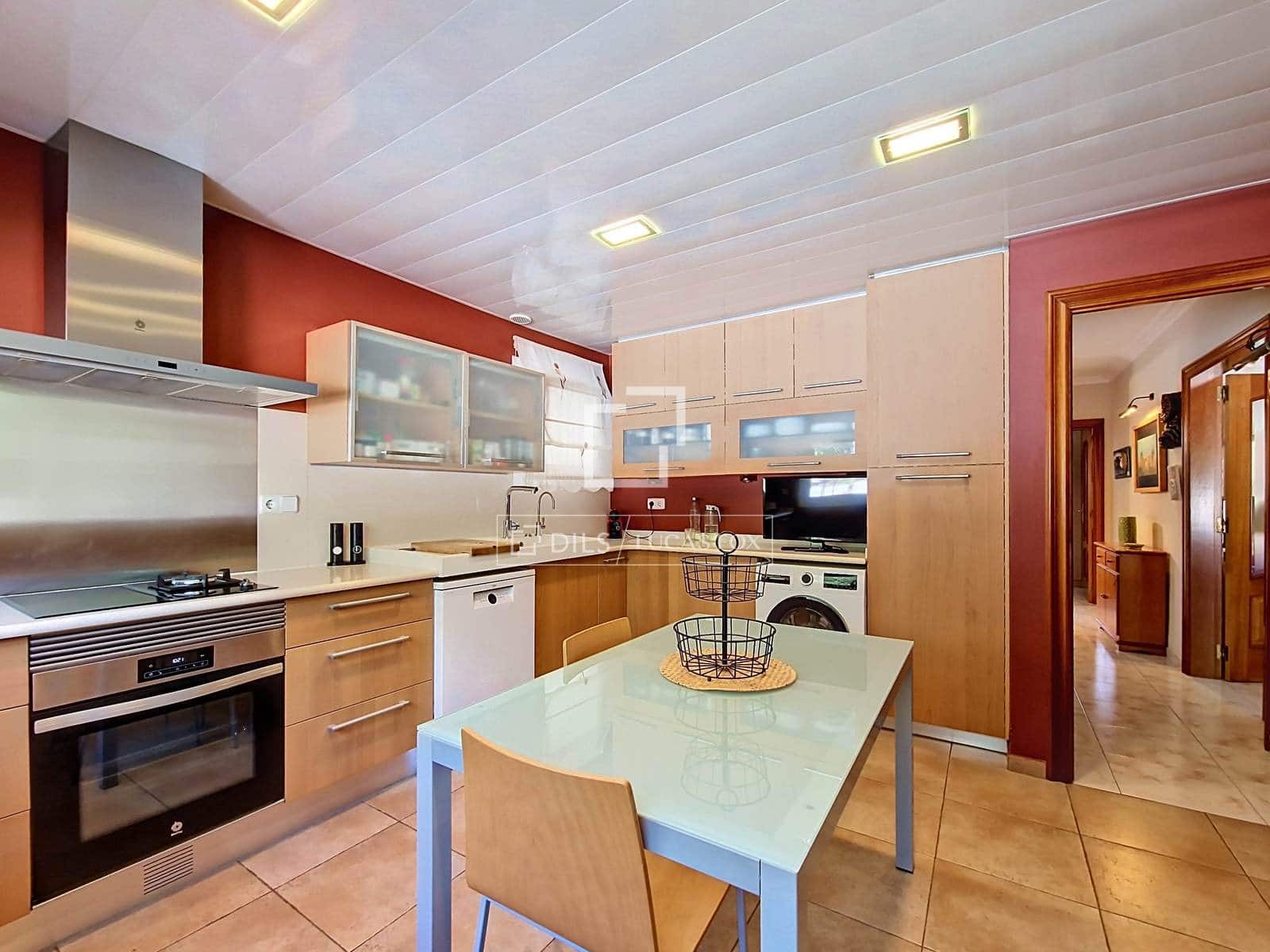 5 slaapkamer Villa te koop in Vilanova i la Geltru met zwembad garage - € 890.000 (Ref: 10008004)