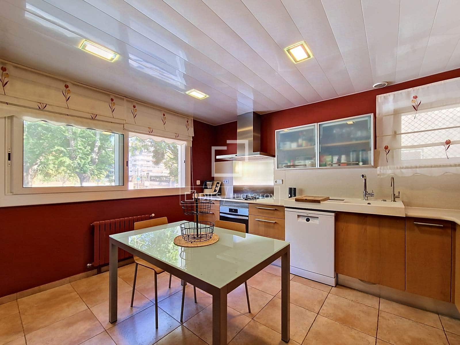 5 slaapkamer Villa te koop in Vilanova i la Geltru met zwembad garage - € 890.000 (Ref: 10008004)