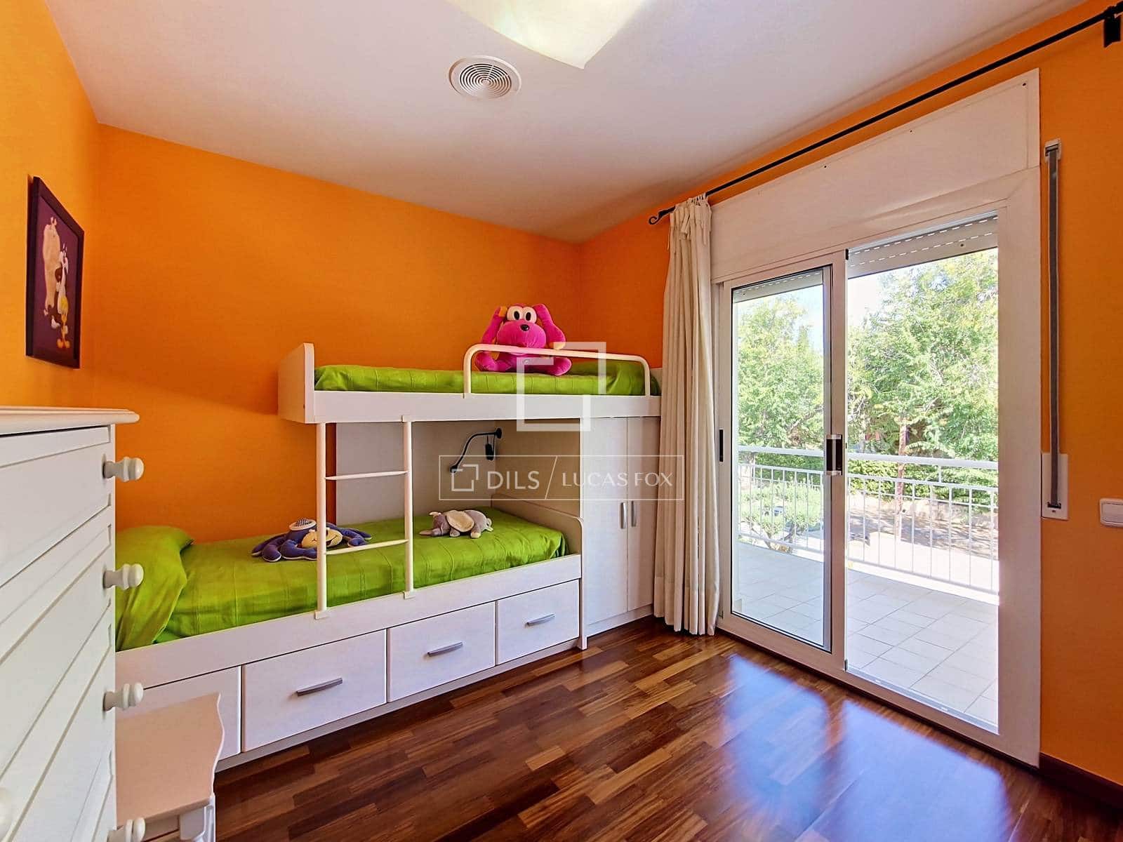 5 slaapkamer Villa te koop in Vilanova i la Geltru met zwembad garage - € 890.000 (Ref: 10008004)