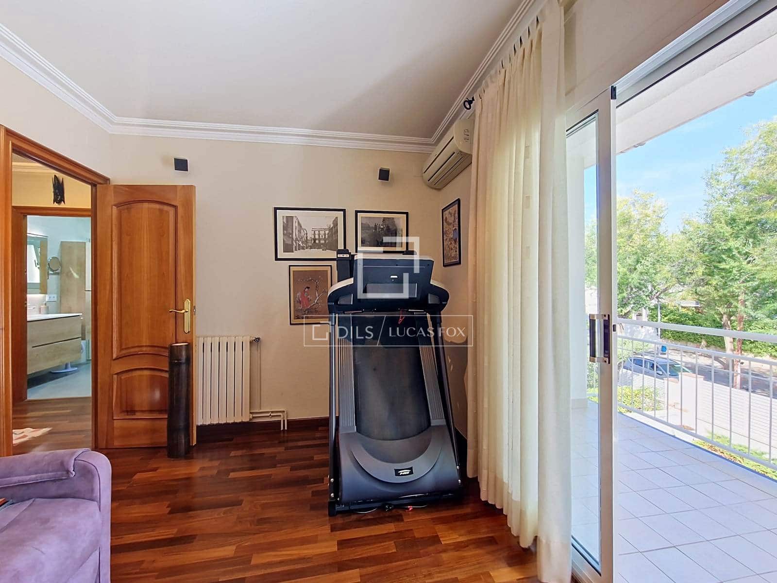 5 slaapkamer Villa te koop in Vilanova i la Geltru met zwembad garage - € 890.000 (Ref: 10008004)