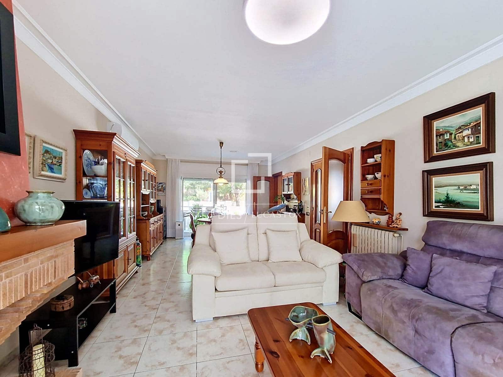 5 slaapkamer Villa te koop in Vilanova i la Geltru met zwembad garage - € 890.000 (Ref: 10008004)