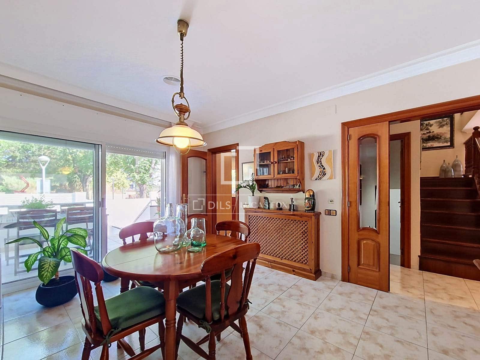 5 slaapkamer Villa te koop in Vilanova i la Geltru met zwembad garage - € 890.000 (Ref: 10008004)