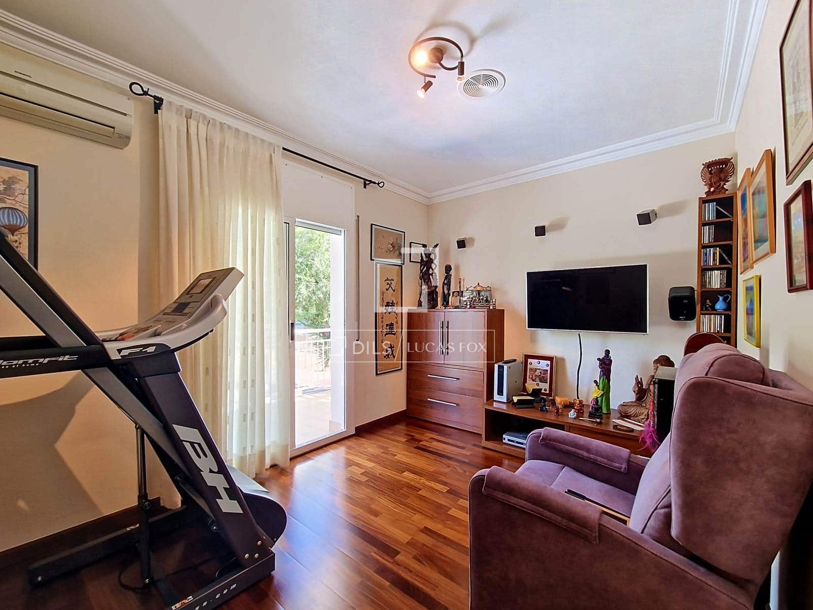 5 slaapkamer Villa te koop in Vilanova i la Geltru met zwembad garage - € 890.000 (Ref: 10008004)