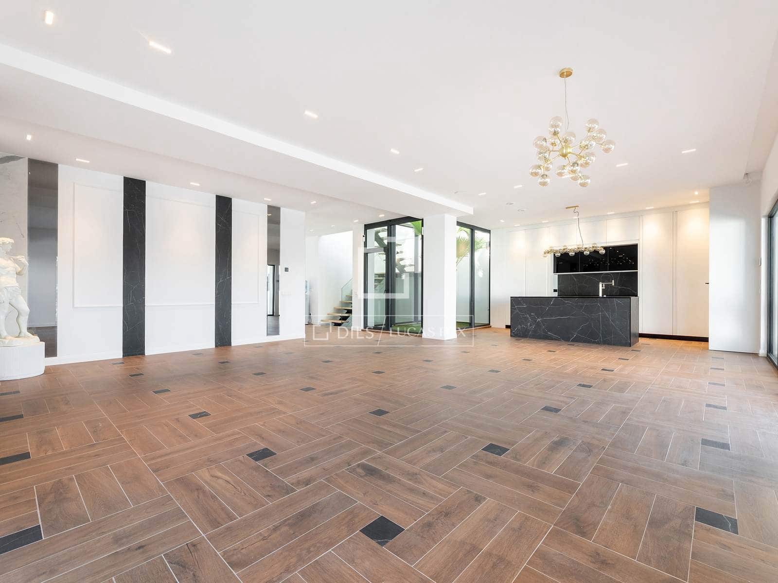 5 quarto Moradia para venda em Villaviciosa de Odon com piscina garagem - 1 500 000 € (Ref: 10008005)