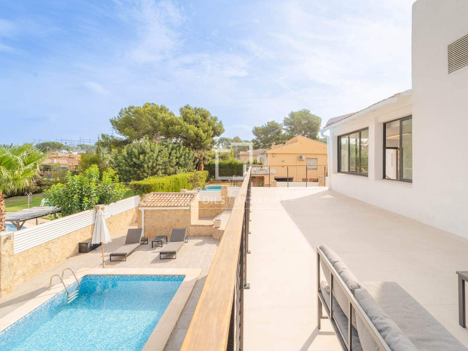 5 slaapkamer Villa te koop in L'Eliana met zwembad garage - € 830.000 (Ref: 10008006)