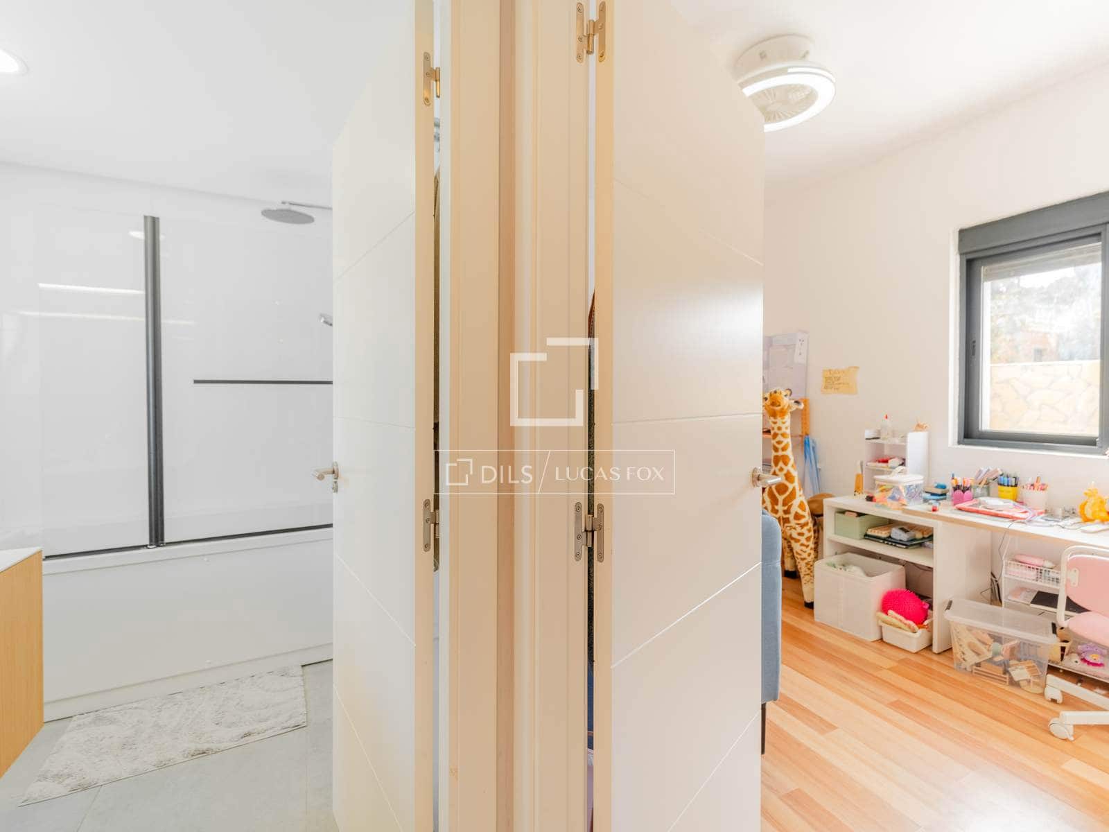 5 slaapkamer Villa te koop in L'Eliana met zwembad garage - € 830.000 (Ref: 10008006)