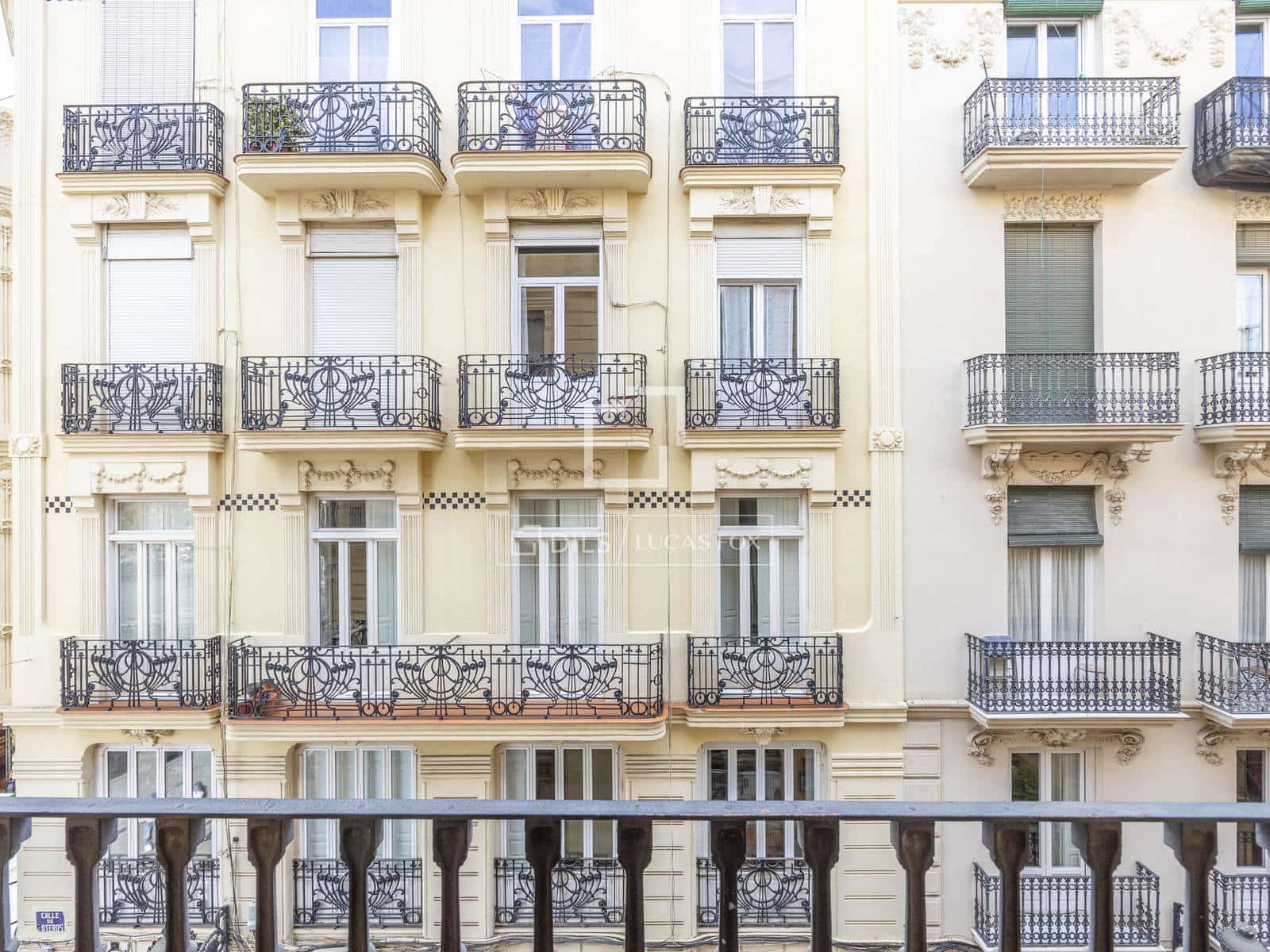 1 slaapkamer Appartement te koop in Valencia stad - € 415.000 (Ref: 10008073)