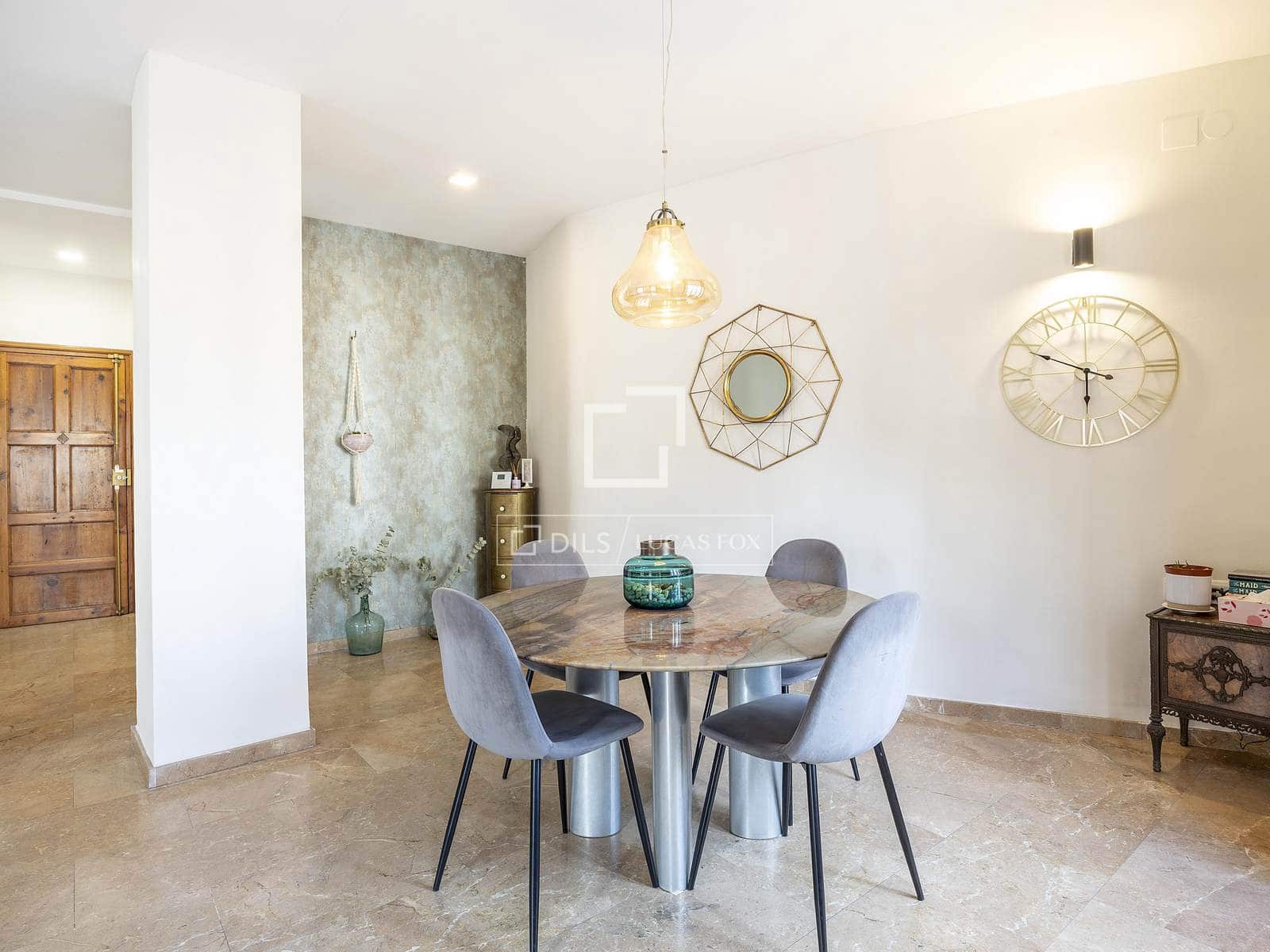 1 bedroom Commercial for sale in Valencia city - € 675,000 (Ref: 10008074)
