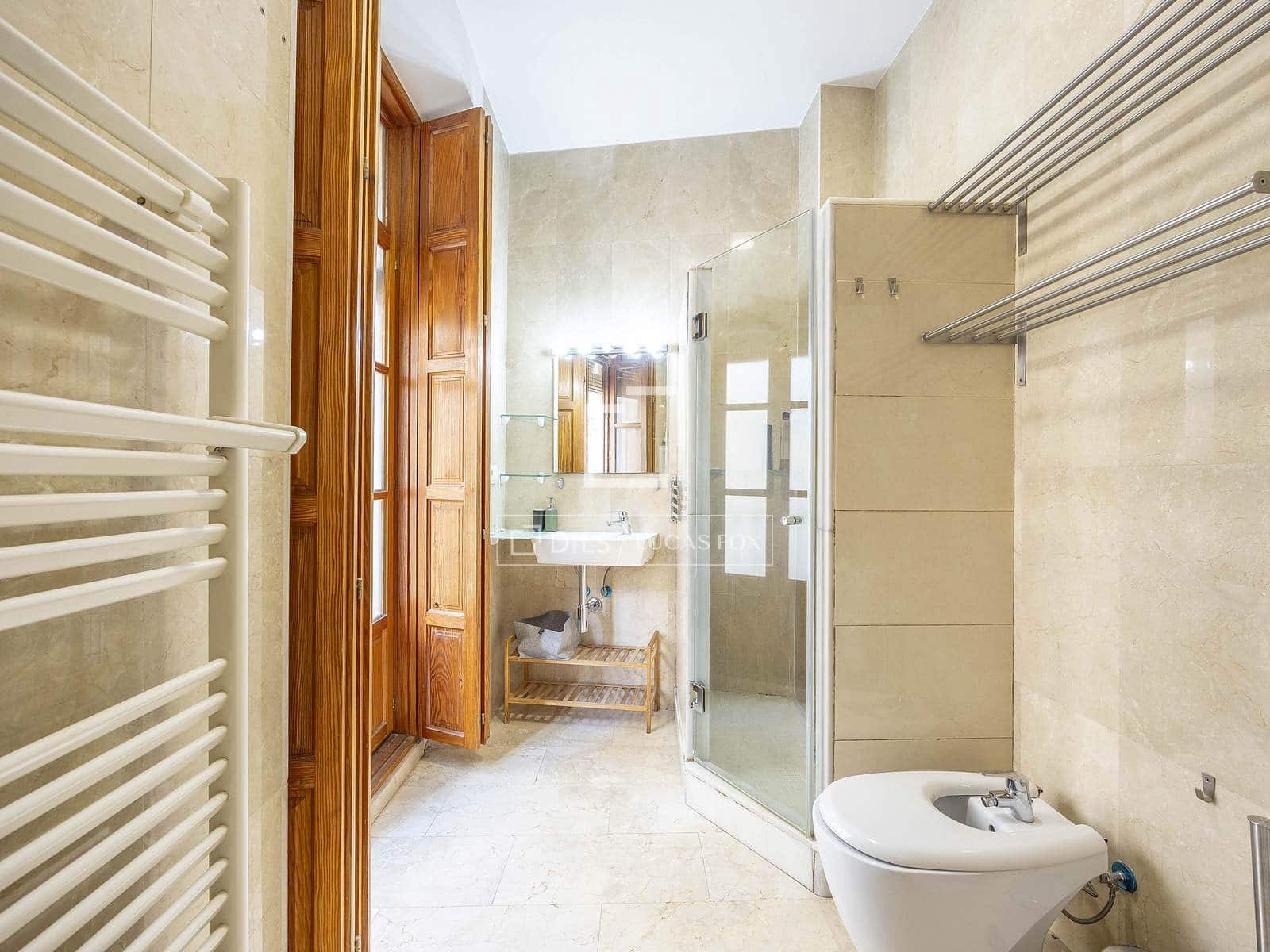 1 bedroom Commercial for sale in Valencia city - € 675,000 (Ref: 10008074)