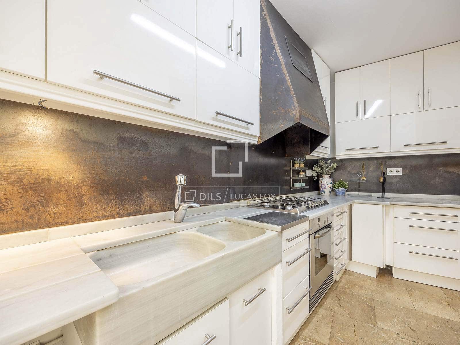 1 bedroom Commercial for sale in Valencia city - € 675,000 (Ref: 10008074)