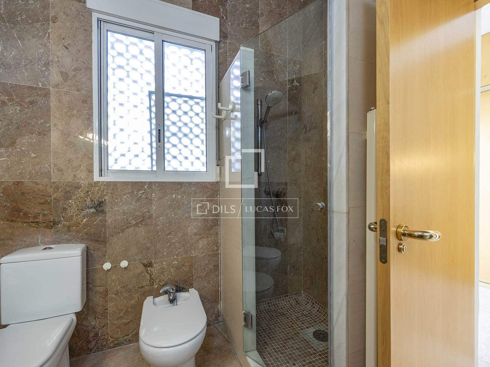 1 bedroom Commercial for sale in Valencia city - € 675,000 (Ref: 10008074)