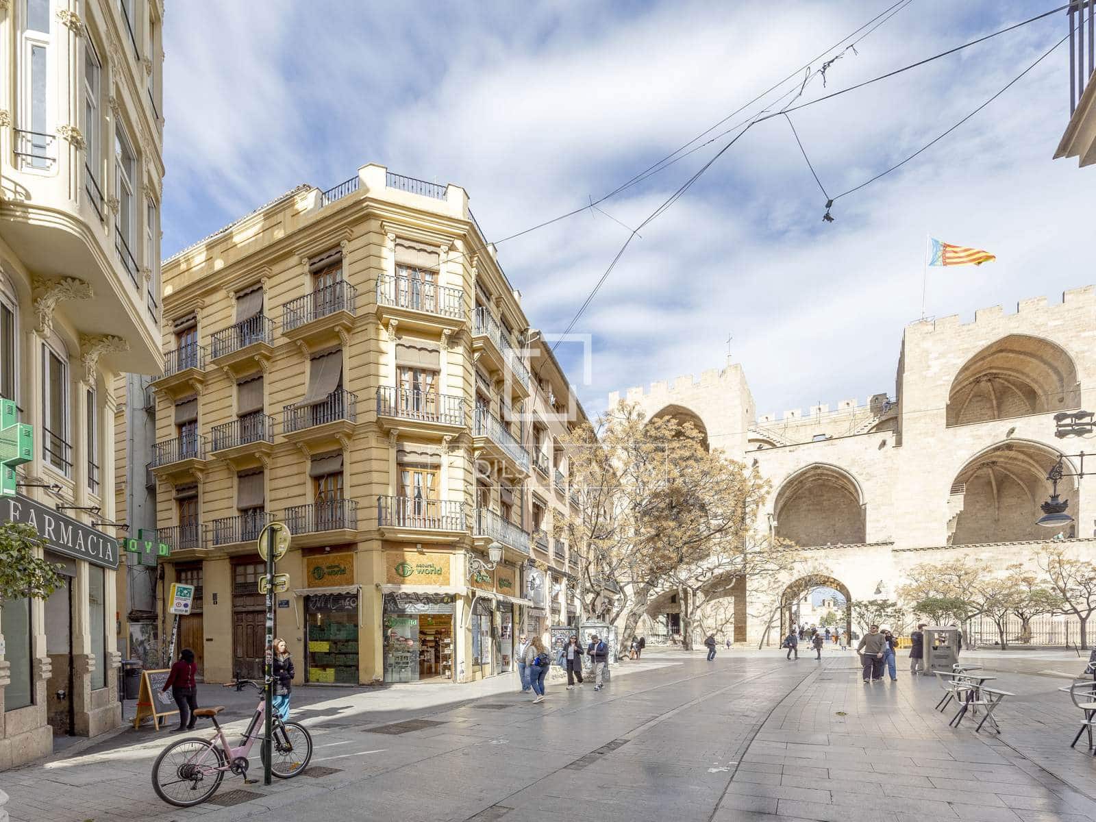1 bedroom Commercial for sale in Valencia city - € 675,000 (Ref: 10008074)