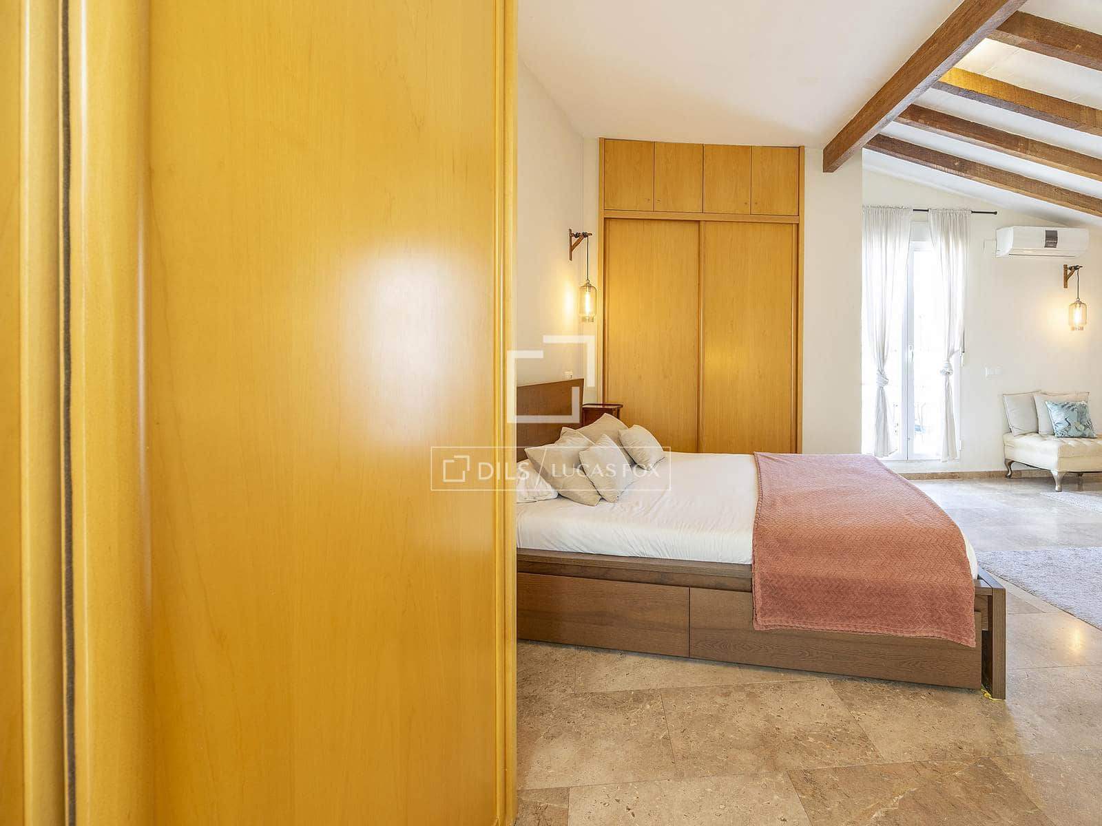 1 bedroom Commercial for sale in Valencia city - € 675,000 (Ref: 10008074)