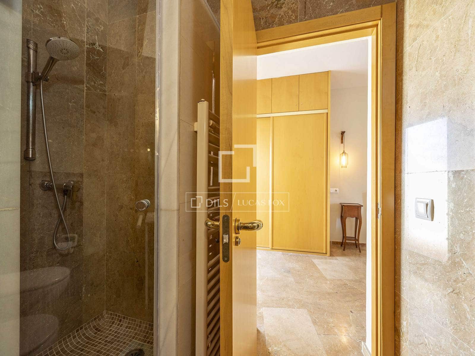1 bedroom Commercial for sale in Valencia city - € 675,000 (Ref: 10008074)