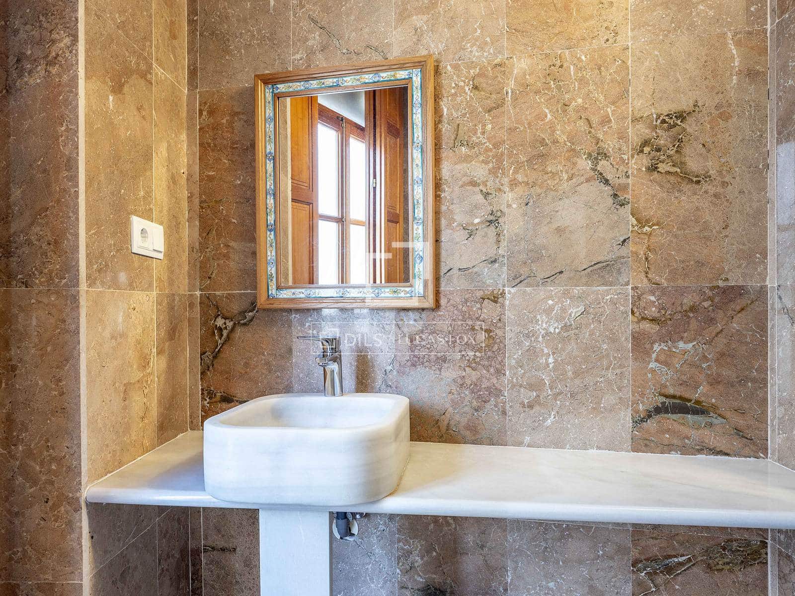 1 bedroom Commercial for sale in Valencia city - € 675,000 (Ref: 10008074)