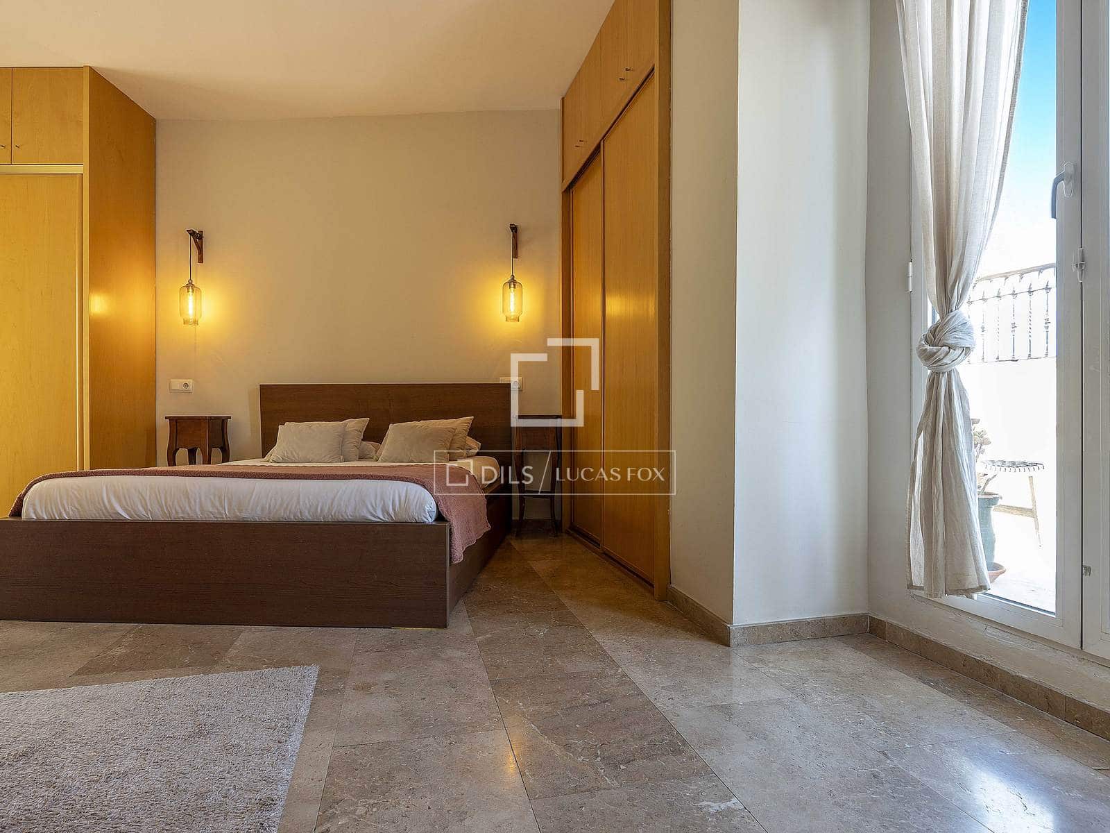 1 bedroom Commercial for sale in Valencia city - € 675,000 (Ref: 10008074)