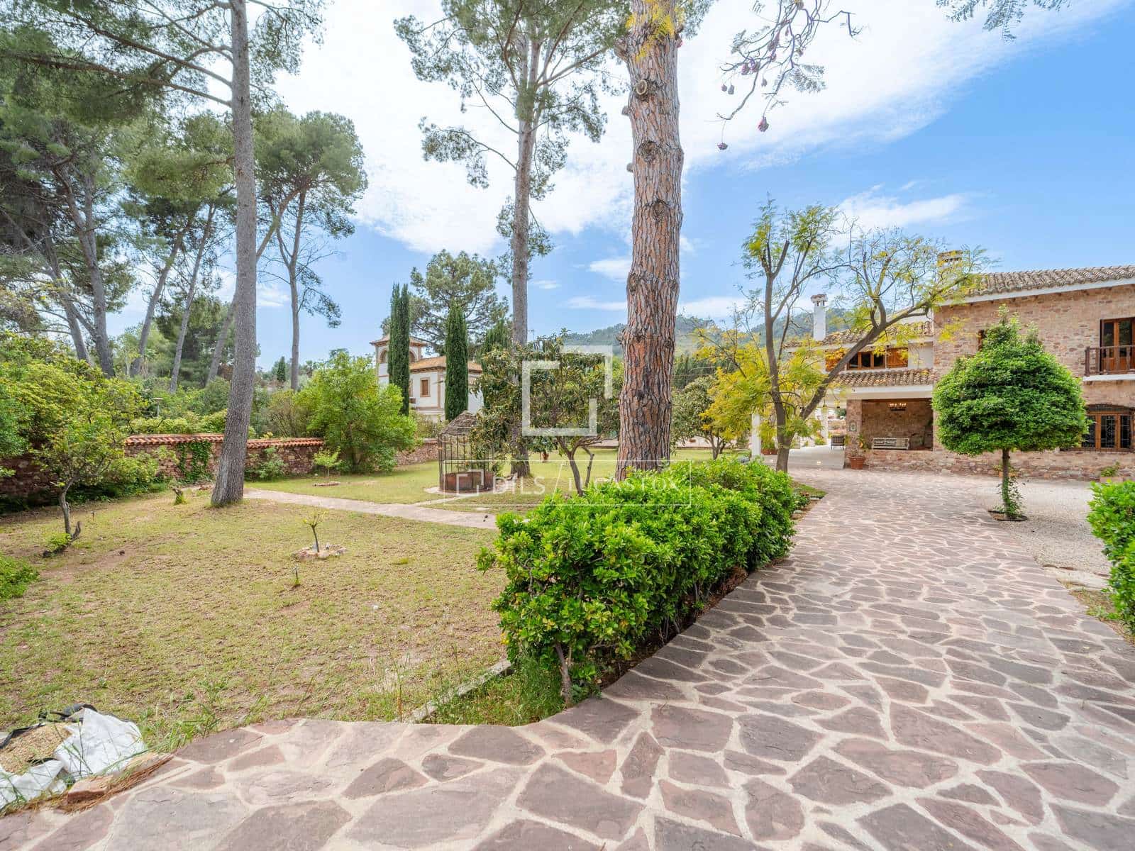 5 bedroom Villa for rent in Naquera with pool garage - € 5,500 (Ref: 10009618)