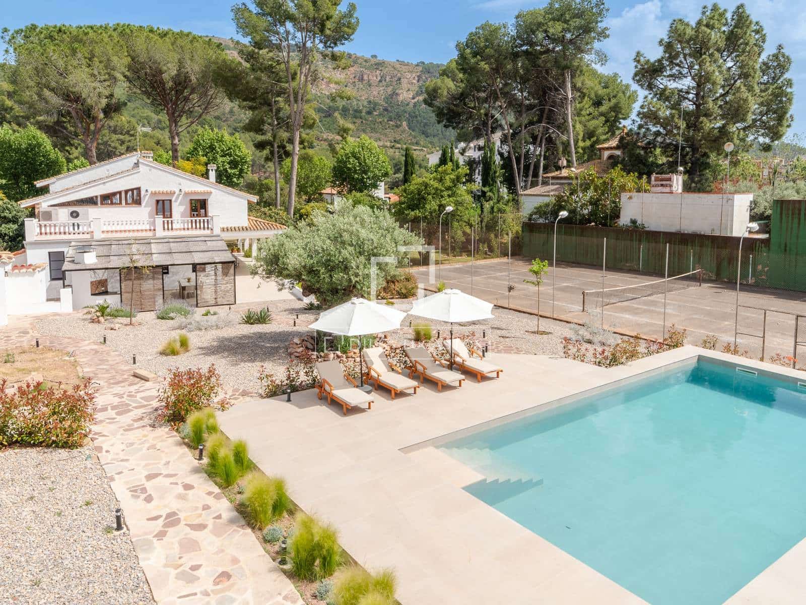 5 bedroom Villa for rent in Naquera with pool garage - € 5,500 (Ref: 10009618)