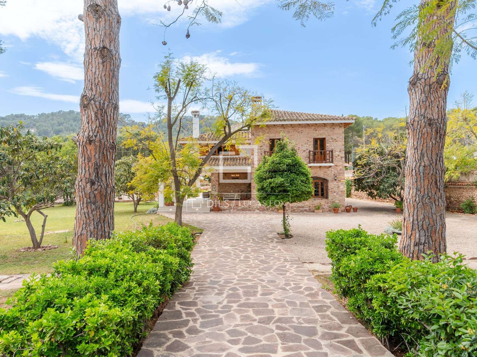 5 bedroom Villa for rent in Naquera with pool garage - € 5,500 (Ref: 10009618)