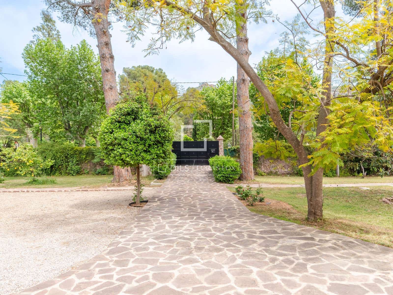 5 bedroom Villa for rent in Naquera with pool garage - € 5,500 (Ref: 10009618)