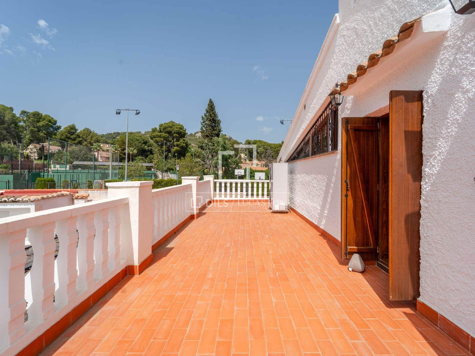 5 bedroom Villa for rent in Naquera with pool garage - € 5,500 (Ref: 10009618)