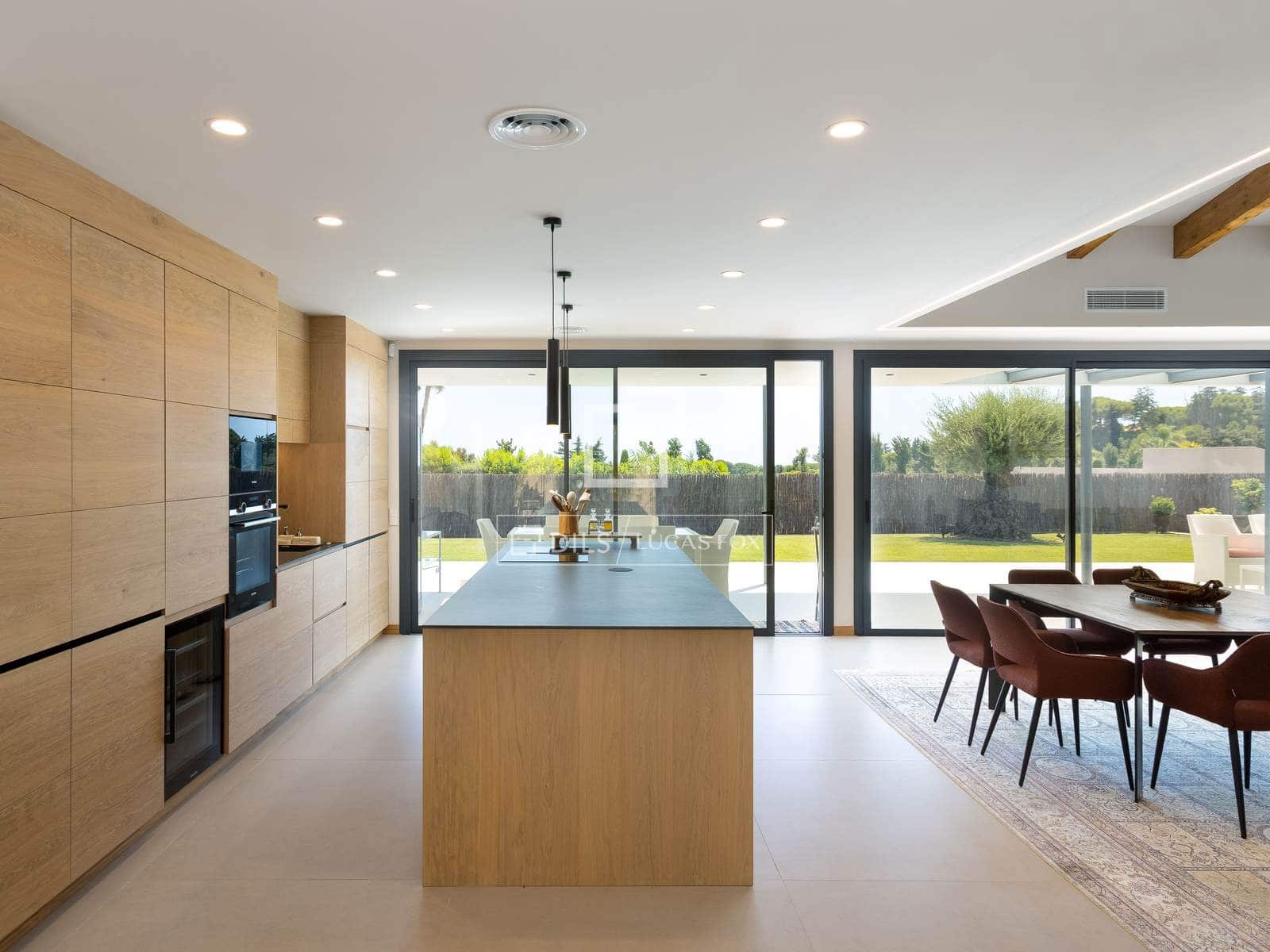 3 bedroom Villa for sale in Sant Vicenc de Montalt with pool garage - € 1,480,000 (Ref: 10009713)