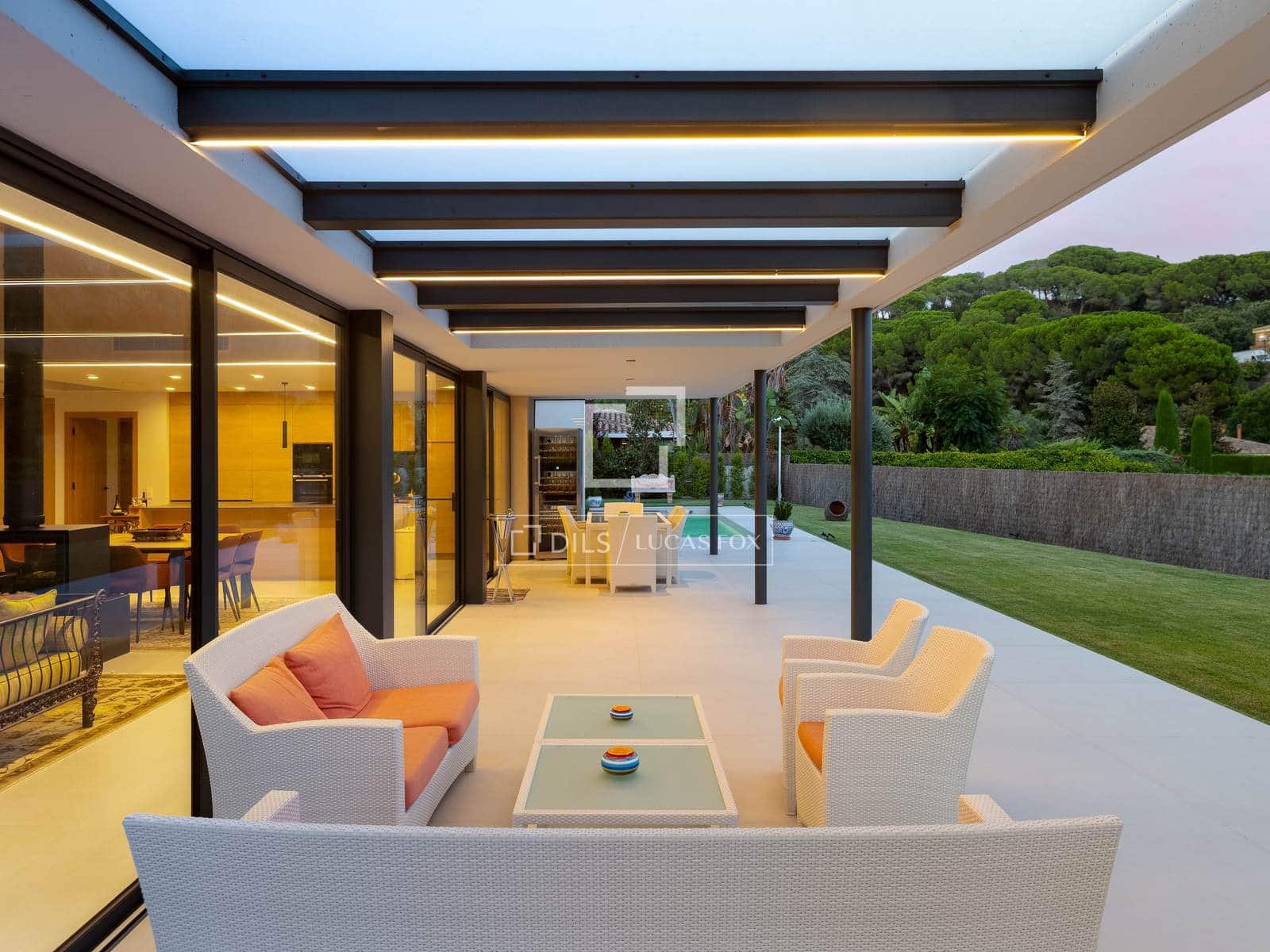 3 bedroom Villa for sale in Sant Vicenc de Montalt with pool garage - € 1,480,000 (Ref: 10009713)