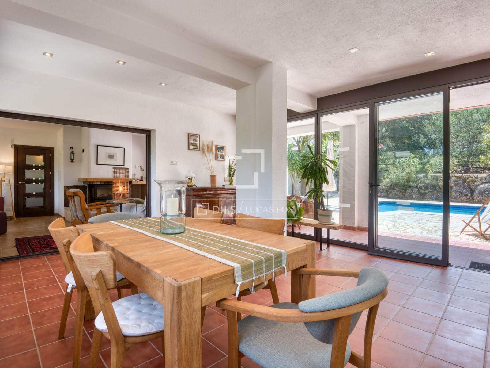4 slaapkamer Villa te koop in Santa Cristina d'Aro met zwembad garage - € 725.000 (Ref: 10011851)