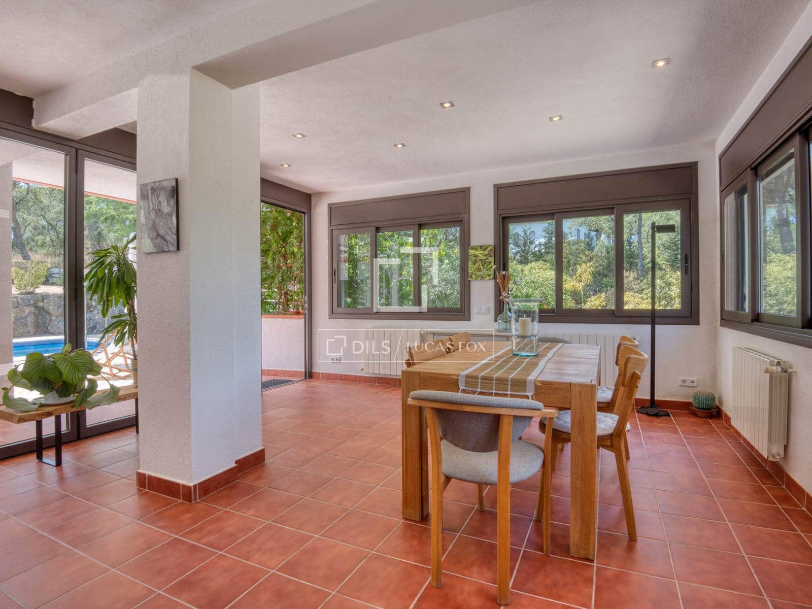 4 slaapkamer Villa te koop in Santa Cristina d'Aro met zwembad garage - € 725.000 (Ref: 10011851)