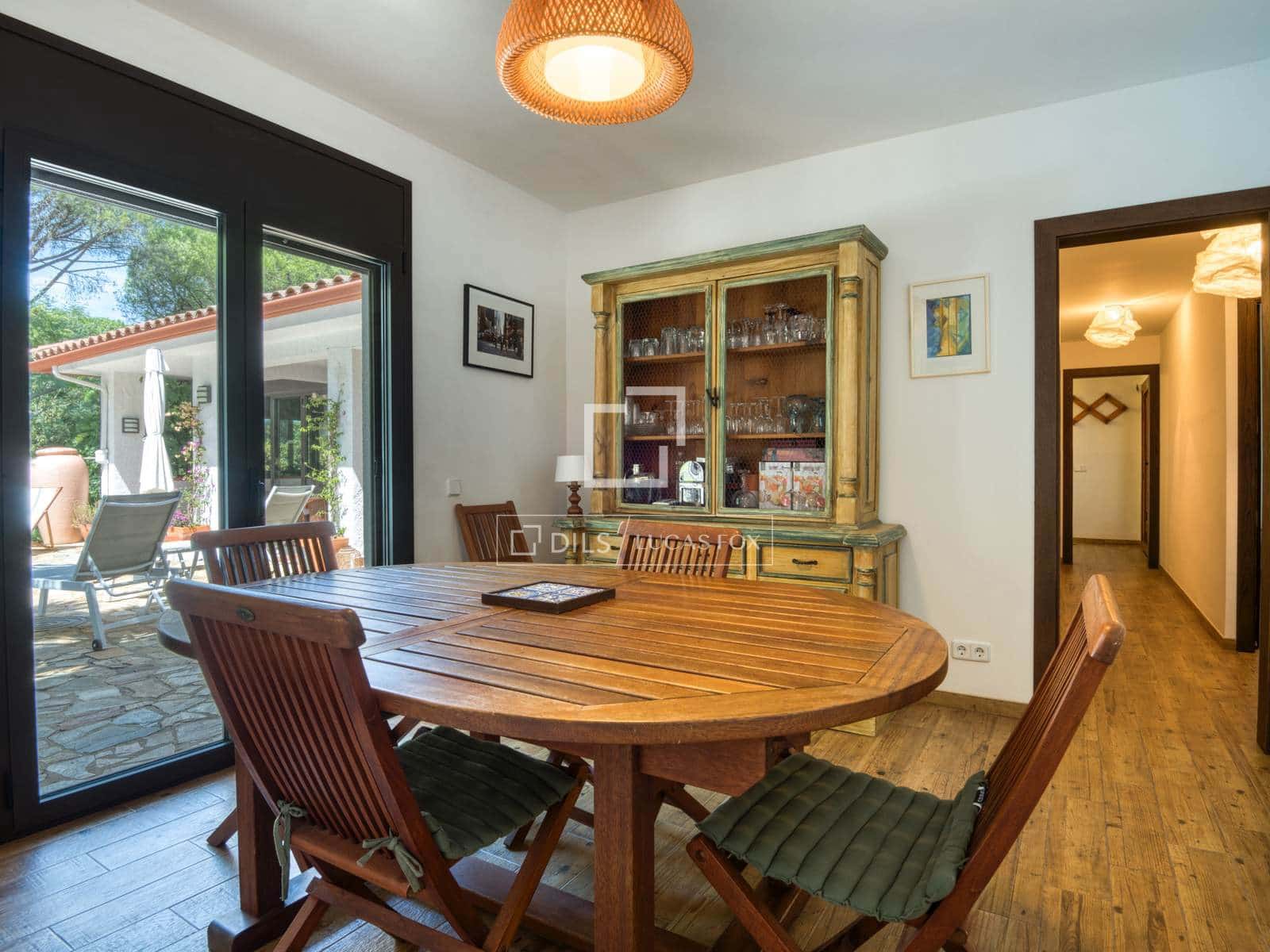 4 slaapkamer Villa te koop in Santa Cristina d'Aro met zwembad garage - € 725.000 (Ref: 10011851)