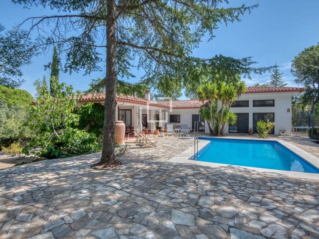 4 sypialnia Willa na sprzedaż w Santa Cristina d'Aro z basenem garażem - 725 000 € (Ref: 10011851)