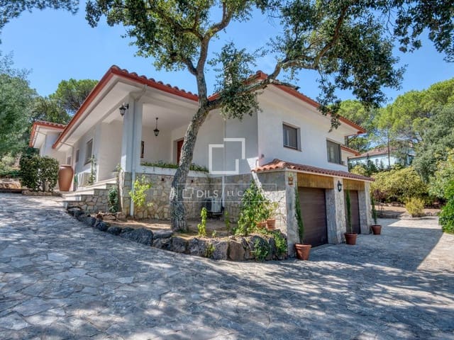 4 sypialnia Willa na sprzedaż w Santa Cristina d'Aro z basenem garażem - 725 000 € (Ref: 10011851)