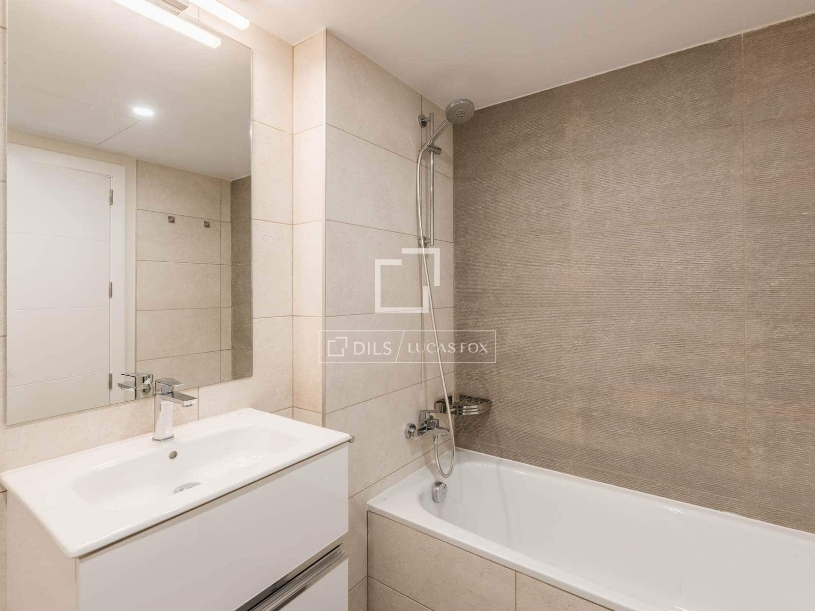 Villa/Maison de 4 chambres à louer à Madrid ville avec piscine garage - 3 790 € (Ref: 10012219)
