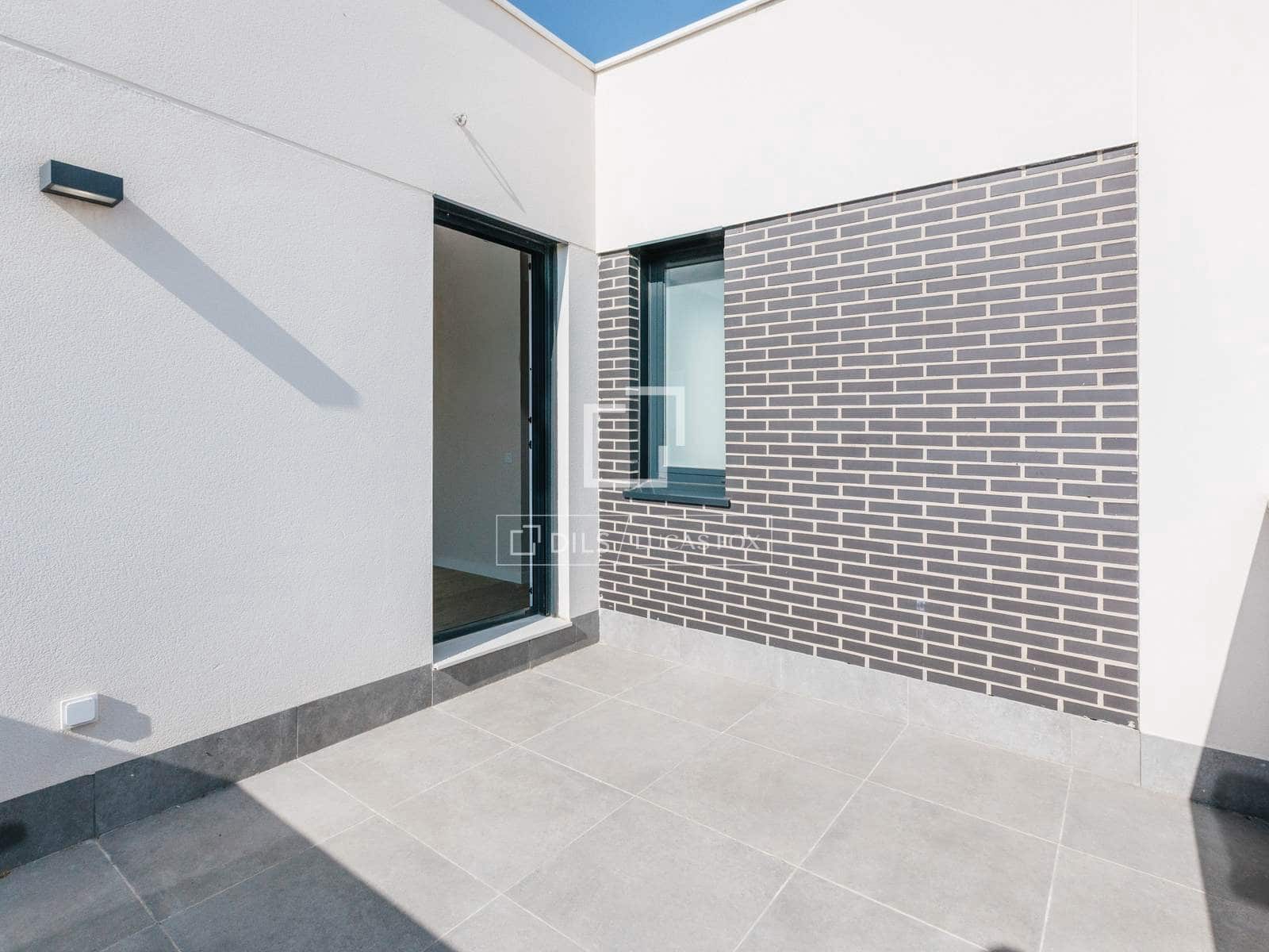 Villa/Maison de 4 chambres à louer à Madrid ville avec piscine garage - 3 790 € (Ref: 10012219)