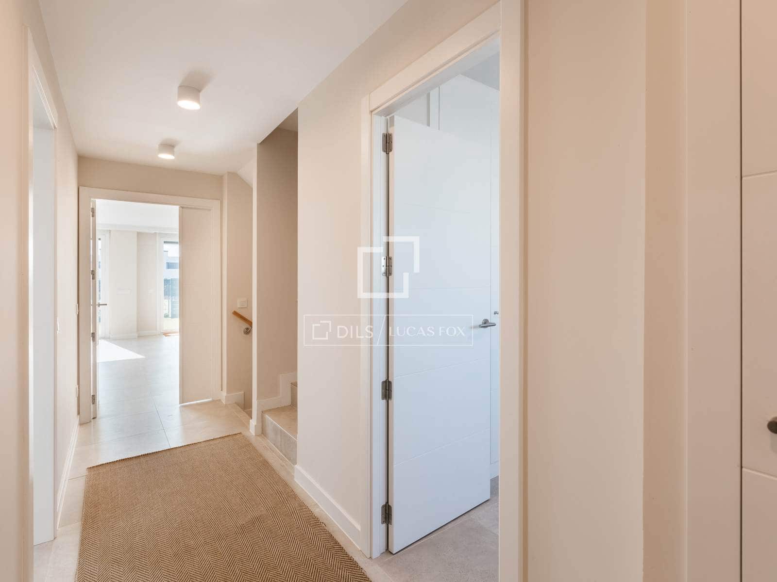 Villa/Maison de 4 chambres à louer à Madrid ville avec piscine garage - 3 790 € (Ref: 10012219)