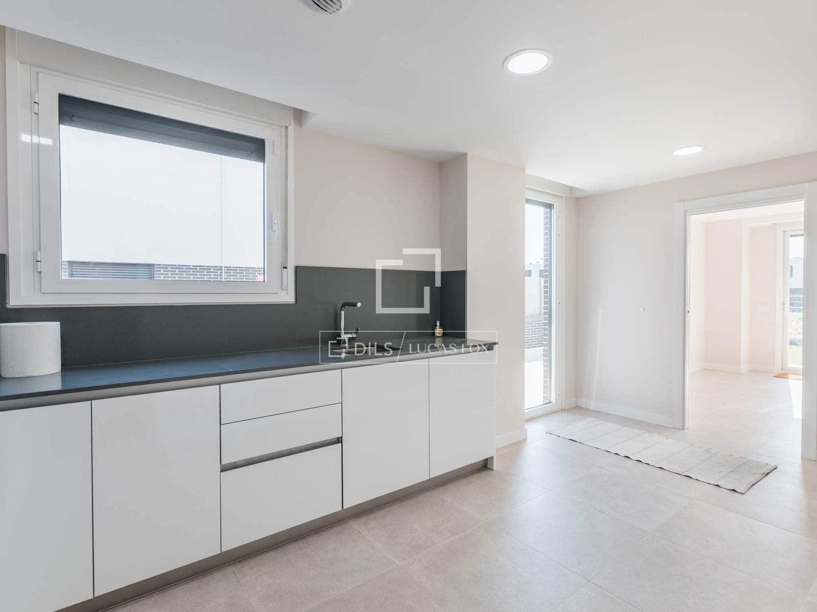 Villa/Maison de 4 chambres à louer à Madrid ville avec piscine garage - 3 790 € (Ref: 10012219)
