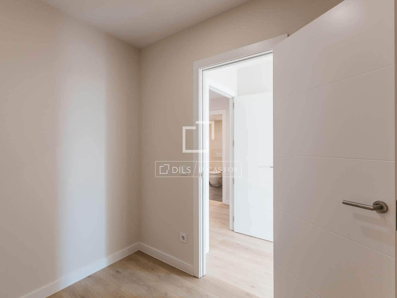 Villa/Maison de 4 chambres à louer à Madrid ville avec piscine garage - 3 790 € (Ref: 10012219)