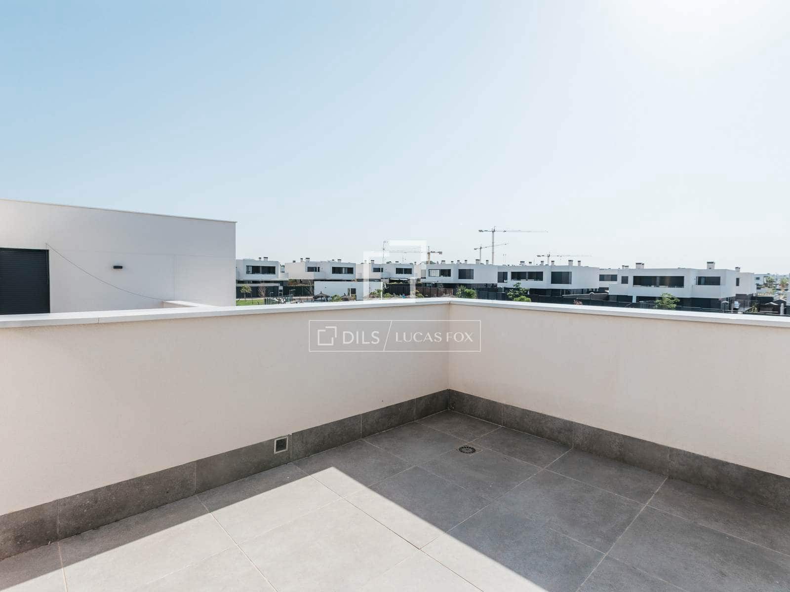 Villa/Maison de 4 chambres à louer à Madrid ville avec piscine garage - 3 790 € (Ref: 10012219)