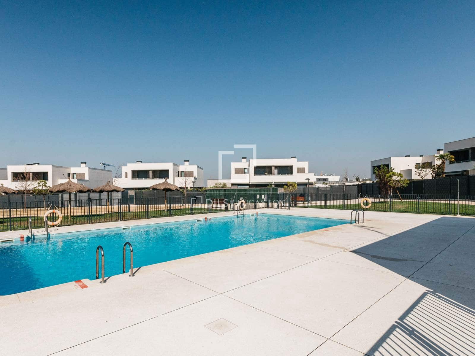 Villa/Maison de 4 chambres à louer à Madrid ville avec piscine garage - 3 790 € (Ref: 10012219)