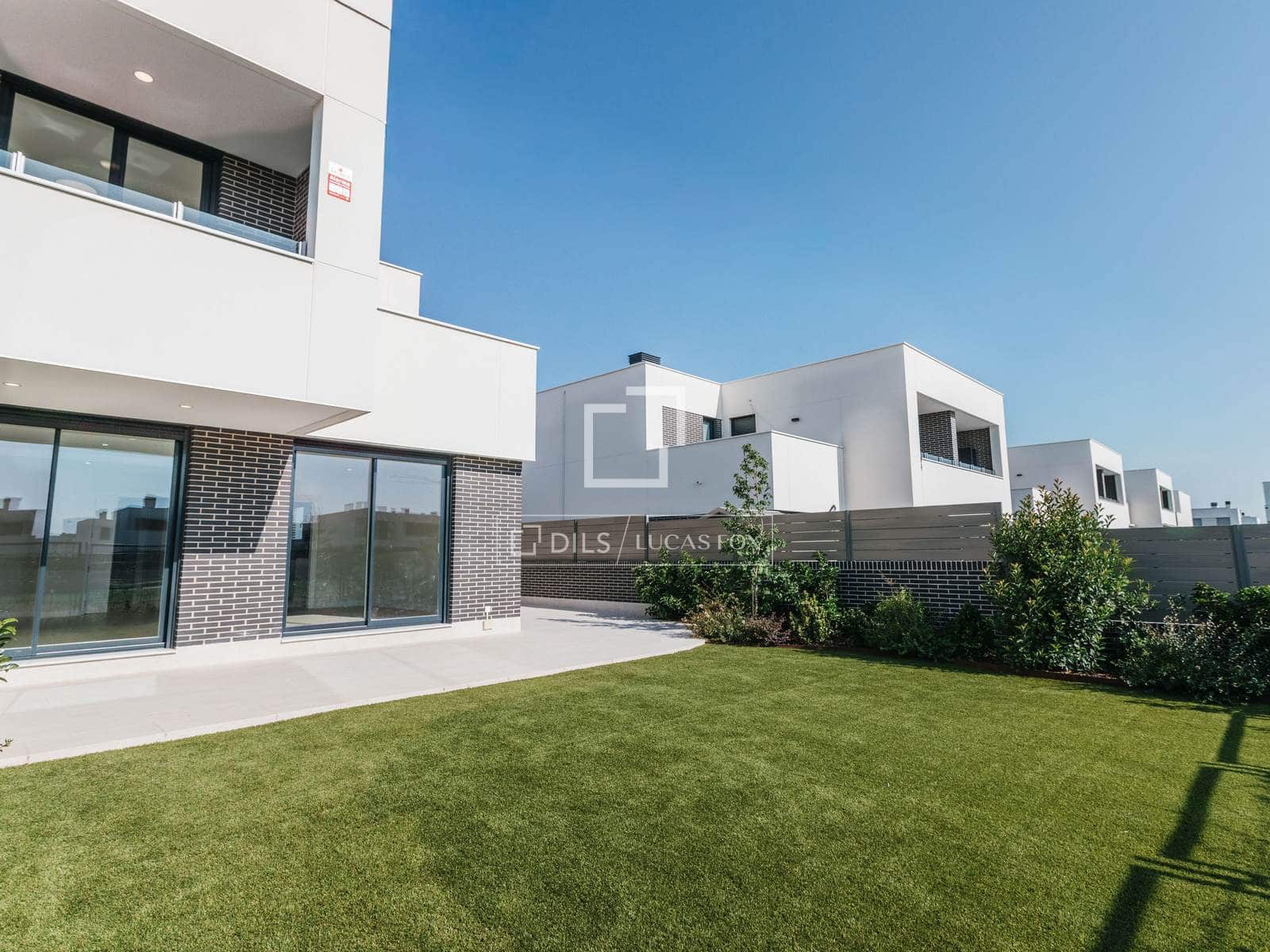 Villa/Maison de 4 chambres à louer à Madrid ville avec piscine garage - 3 790 € (Ref: 10012219)