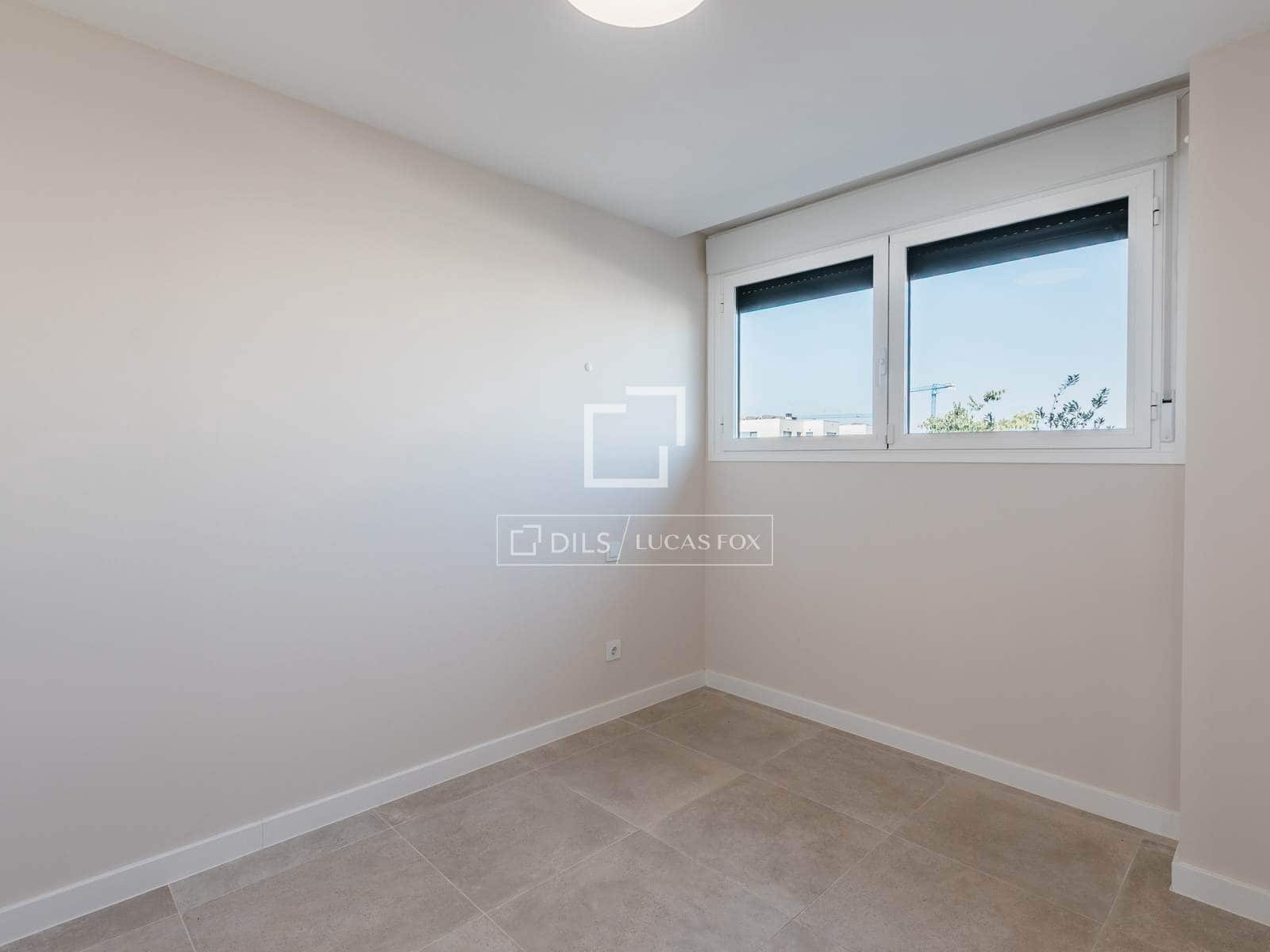 Villa/Maison de 4 chambres à louer à Madrid ville avec piscine garage - 3 790 € (Ref: 10012219)